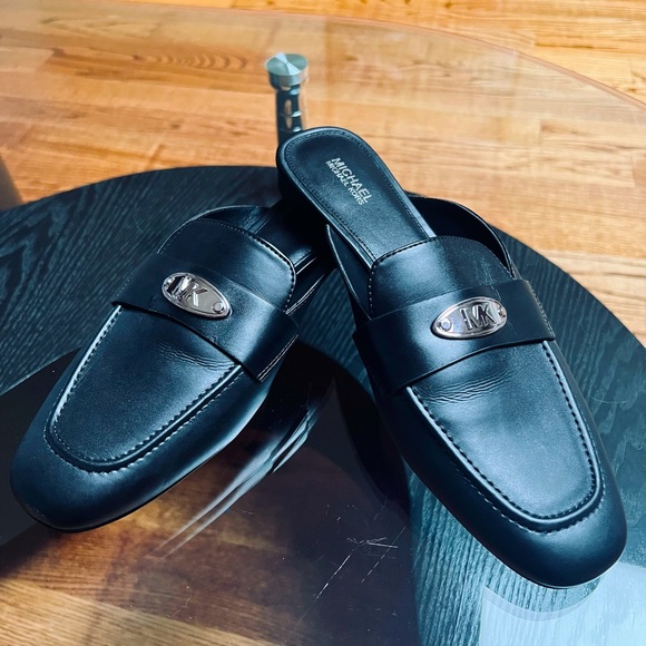 MK beautiful black flats/ loafers. Brand new!! Size 8 - Picture 2 of 7